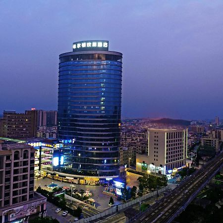 Hampton By Hilton Zhongshan Nanlang Exteriör bild