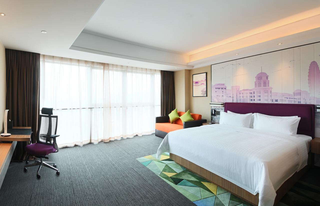 Hampton By Hilton Zhongshan Nanlang Exteriör bild