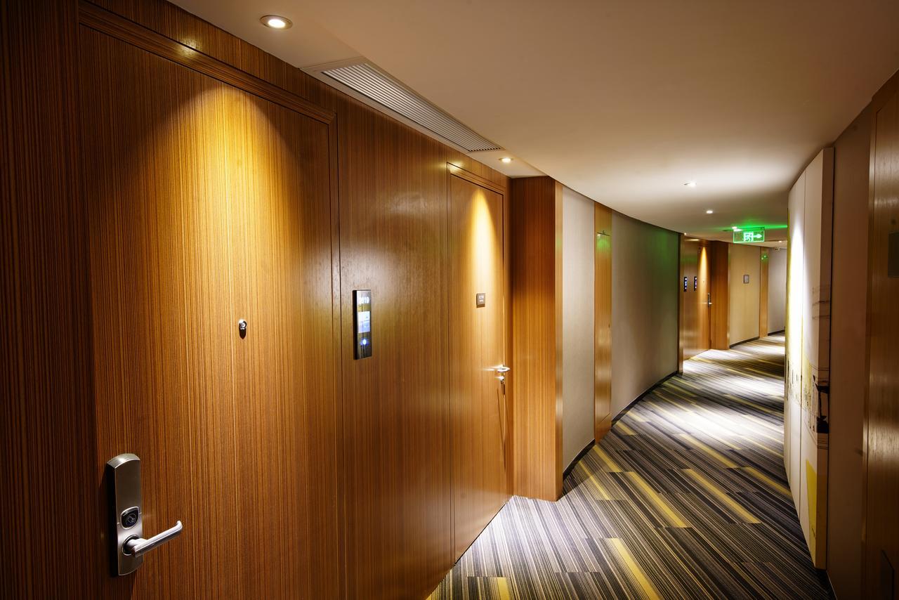 Hampton By Hilton Zhongshan Nanlang Exteriör bild