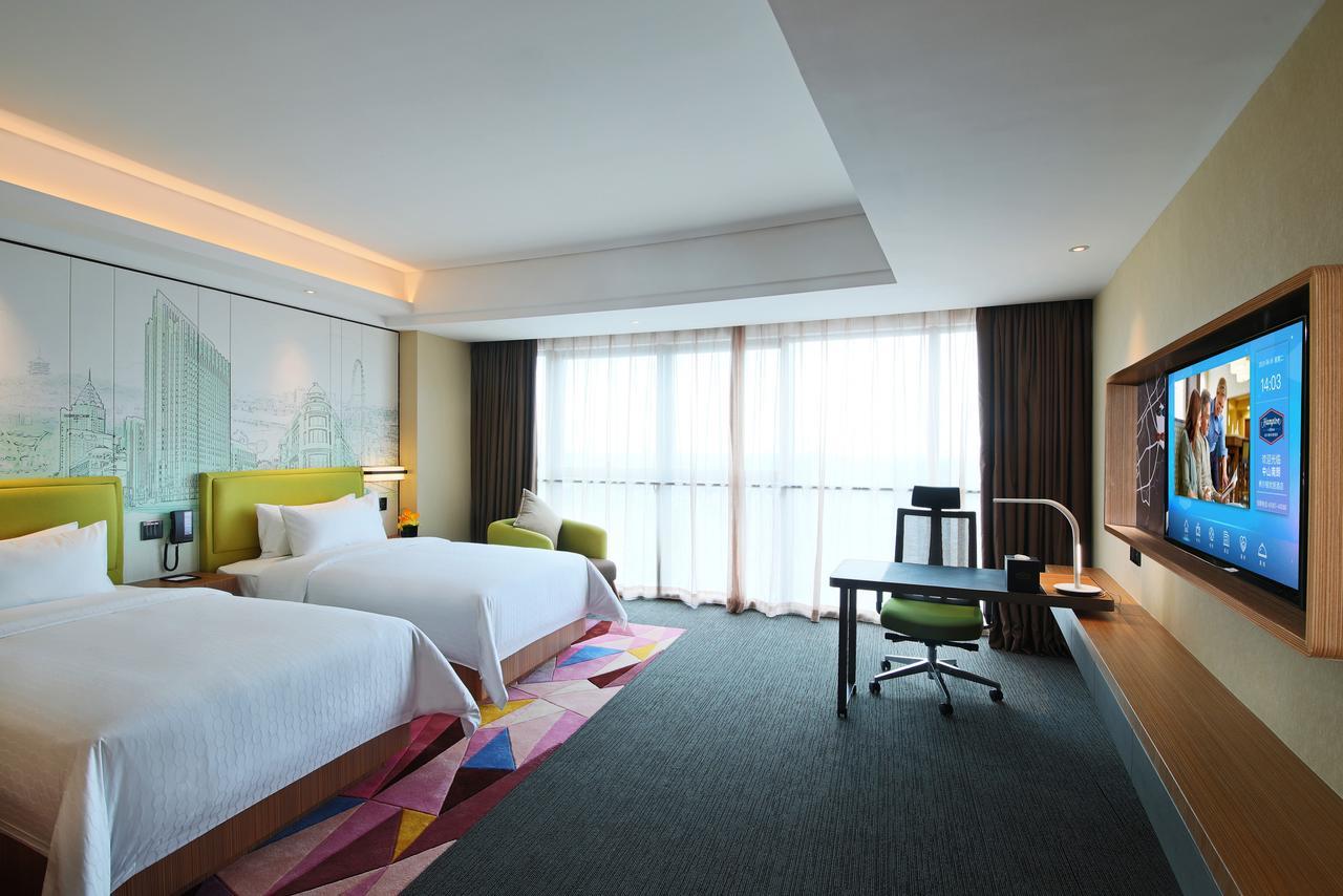 Hampton By Hilton Zhongshan Nanlang Hotell Exteriör bild